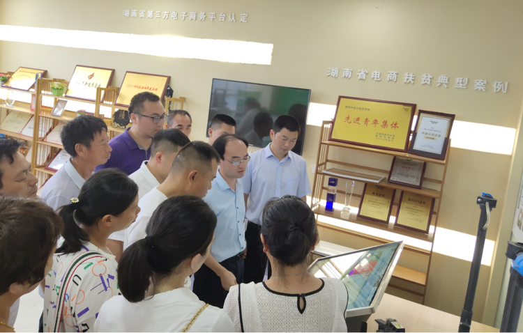 参观学习取真经，借鉴经验促提升 华山村赴角山镇参观学习乡村振兴工作